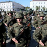 Przysięga wojskowa elewów służby przygotowawczej do NSR / Marzena Mąkosa / Radio Kielce