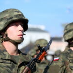 Przysięga wojskowa elewów służby przygotowawczej do NSR. Szeregowy elew Bem / Marzena Mąkosa / Radio Kielce