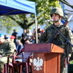 Przysięga wojskowa elewów służby przygotowawczej do NSR. Szeregowy elew Patryk Gorczyca / Marzena Mąkosa / Radio Kielce