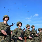 Przysięga wojskowa elewów służby przygotowawczej do NSR / Marzena Mąkosa / Radio Kielce