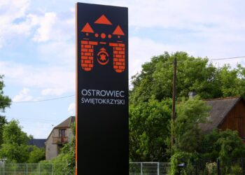 Witacz przy ulicy Zygmuntówka w Ostrowcu - wjazd do miasta od strony Ożarowa / Anna Głąb / Radio Kielce