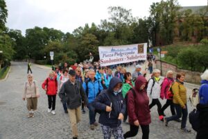 Pielgrzymka z Sandomierza do Sulisławic / Grażyna Szlęzak - Wójcik / Radio Kielce