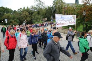 Pielgrzymka z Sandomierza do Sulisławic / Grażyna Szlęzak - Wójcik / Radio Kielce