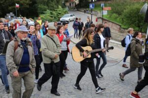 Pielgrzymka z Sandomierza do Sulisławic / Grażyna Szlęzak - Wójcik / Radio Kielce