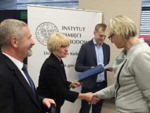 Wręczenie Certyfikatów IPN dla nauczycieli z regionu świetokrzyskiego / Robert Szumielewicz / Radio Kielce