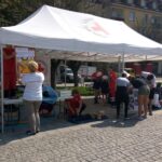 Piknik Bezpiecznie na drodze. Stoisko jednostki ratowniczej ostrowieckiego oddziału PCK / Emilia Sitarska / Radio Kielce