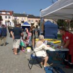 Piknik Bezpiecznie na drodze. Stoisko jednostki ratowniczej ostrowieckiego oddziału PCK / Emilia Sitarska / Radio Kielce