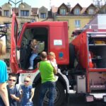 Piknik Bezpiecznie na drodze. Stoisko jednostki ratowniczo-gaśniczej Powiatowej Straży Pożarnej w Ostrowcu Świętokrzyskim / Emilia Sitarska / Radio Kielce