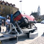 Piknik Bezpiecznie na drodze.Symulator dachowania / Emilia Sitarska / Radio Kielce