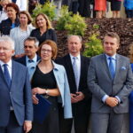 04.09.2017 Starachowice. Uroczyste otwarcie boiska. / Tomasz Piwko - Radio Kielce / Uroczyste otwarcie boiska przy SP nr 10 w Starachowicach. Na zdjęciu : Krzysztof Lipiec, Anna Salamon, Włodzimierz Orkisz, Marek Materek, Agata Wojtyszek oraz inni uczestnicy wydarzenia