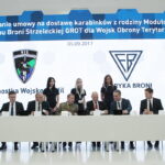 05.09.2017 Kielce. MSPO. Podpisanie umowy na dostawę karabinków GROT dla Wojsk Obrony Terytorialnej / Włodzimierz Batóg / Radio Kielce / Kielce. MSPO. Podpisanie umowy na dostawę karabinków GROT dla Wojsk Obrony Terytorialnej