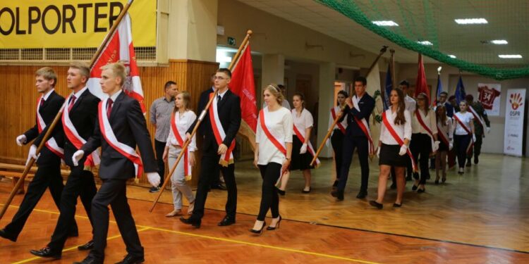 01.09.2016 Wojewódzka inauguracja roku szkolnego w Zespole Szkół Ponadgimnazjalnych nr 1 w Kielcach / Wojciech Habdas - Radio Kielce / 01.09.2016 Wojewódzka inauguracja roku szkolnego w Zespole Szkół Ponadgimnazjalnych nr 1 w Kielcach