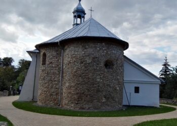 Zabytkowa rotunda / Emilia Sitarska / Radio Kielce