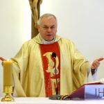 "Pola Nadziei" - msza święta w kaplicy Hospicjum im. św. Matki Teresy z Kalkuty przy ulicy Mieszka I. ks. dr Stanisław Słowik / Marzena Mąkosa / Radio Kielce