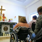 "Pola Nadziei" - msza święta w kaplicy Hospicjum im. św. Matki Teresy z Kalkuty przy ulicy Mieszka I. ks. dr Stanisław Słowik / Marzena Mąkosa / Radio Kielce