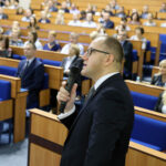 Świętokrzyski Urząd Wojewódzki. Spotkanie dotyczące Krajowego Zasobu Nieruchomości oraz Programu Mieszkanie Plus. Na zdjęciu: Tomasz Żuchowski - podsekretarz stanu w Ministerstwie Infrastruktury / Świętokrzyski Urząd Wojewódzki