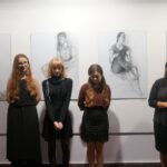 Kielce. Wernisaż „Najlepsi z plastyka”. Beata Jurek, Anika Naporowska, Aleksandra Jas, Maria Kowalczyk – Dyrektor Zespołu Szkół Plastycznych w Kielcach / Katarzyna Prędotka / Radio Kielce