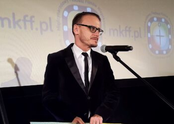 Międzynarodowy Festiwal Filmów Niepokalanów. Reżyser Konrad Łęcki odbiera Nagrodę Krajowej Rady Radiofonii i Telewizji oraz Nagrodę Publiczności / Facebook