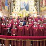 Chór Cantate Domino. W środku dyrygent Andrzej Budziński / Emilia Sitarska / Radio Kielce