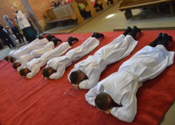 Siedmiu alumnów Wyższego Seminarium Duchownego otrzymuje święcenia diakonatu / Wyższe Seminarium Duchowne w Sandomierzu