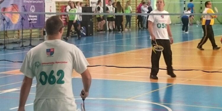 Nowiny. Świętokrzyski Turniej Badmintona Olimpiad Specjalnych / Krzysztof Bujnowicz / Radio Kielce