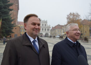 Sandomierz. Konferencja PiS. Od lewej: poseł Marek Kwitek, poseł Krzysztof Lipiec / Grażyna Szlęzak-Wójcik / Radio Kielce