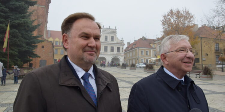 Sandomierz. Konferencja PiS. Od lewej: poseł Marek Kwitek, poseł Krzysztof Lipiec / Grażyna Szlęzak-Wójcik / Radio Kielce