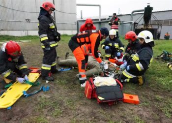 Sędziszów. Ćwiczenia policji, straży pożarnej oraz pogotowia / Ewa Pociejowska-Gawęda / Radio Kielce