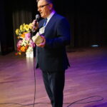 Jędrzejów. Wojewódzka Inauguracja Roku Szkoleniowego 2017/2018 Ochotniczych Hufców Pracy województwa świętokrzyskiego. Wojewódzki Komendant Ochotniczych Hufców Pracy w Kielcach  Jacek Sabat  / Ewa Pociejowska - Gawęda / Radio Kielce