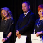 Awanse na stopień nauczyciela dyplomowanego - pedagodzy z powiatu jędrzejowskiego / Ewa Pociejowska-Gawęda / Radio Kielce