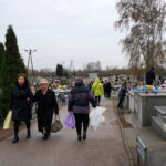 Jędrzejów. Cmentarz św. Trójcy. Wszystkich Świętych. Kwesta / Ewa Pociejowska - Gawęda / Radio Kielce