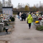 Jędrzejów. Cmentarz św. Trójcy. Wszystkich Świętych. Kwesta / Ewa Pociejowska - Gawęda / Radio Kielce