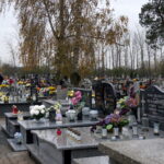 Jędrzejów. Cmentarz św. Trójcy. Wszystkich Świętych. Kwesta / Ewa Pociejowska - Gawęda / Radio Kielce