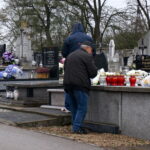 Jędrzejów. Cmentarz św. Trójcy. Wszystkich Świętych. Kwesta / Ewa Pociejowska - Gawęda / Radio Kielce