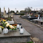 Jędrzejów. Cmentarz św. Trójcy. Wszystkich Świętych. Kwesta / Ewa Pociejowska - Gawęda / Radio Kielce