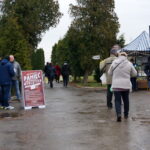 Jędrzejów. Cmentarz św. Trójcy. Wszystkich Świętych. Kwesta / Ewa Pociejowska - Gawęda / Radio Kielce