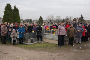 Kwesta oraz msza święta na cmentarzu w Sędziszowie / Ewa Pociejowska-Gawęda / Radio Kielce