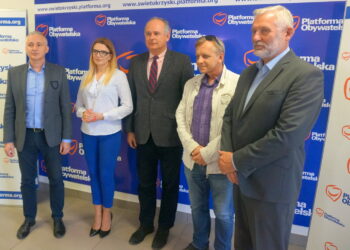 Kielce. Konferencja Platformy Obywatelskiej. Od lewej: Michał Cichocki, Joanna Winiarska, Paweł Zalewski, Zbigniew Marcinkowski i Lucjan Pietrzczyk / Michał Kita / Radio Kielce