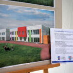 Wmurowanie symbolicznego aktu erekcyjnego pod budowę przedszkola i żłobka w Chęcinach. Wizualizacje / Wiktor Dziarmaga / Radio Kielce