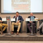 IPN. "Przystanek Historia". Spotkanie z "Pozdrówcie Góry Świętokrzyskie". Na zdjęciu od lewej: dr Michał Zawisza, Sławomir Szmal, dr Marek Jedynak, Konrad Łęcki / Bartłomiej Zapała / Radio Kielce