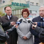 Konferencja prasowa PiS w Starachowicach. Na zdjęciu: Marek Kwitek - poseł PiS, Danuta Krępa - starosta starachowicki, Krzysztof Lipiec - poseł PiS / Tomasz Piwko / Radio Kielce