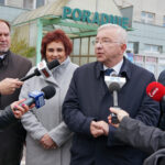 Konferencja prasowa PiS w Starachowicach. Na zdjęciu: Marek Kwitek - poseł PiS, Danuta Krępa - starosta starachowicki, Krzysztof Lipiec - poseł PiS, Andrzej Bętkowski - wicewojewoda świętokrzyski / Tomasz Piwko / Radio Kielce