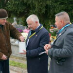 Kwesta na cmentarzu komunalnym przy ulicy Polnej w Starachowicach. Wśród kwestujących był m. in. poseł PiS Krzysztof Lipiec / Tomasz Piwko / Radio Kielce