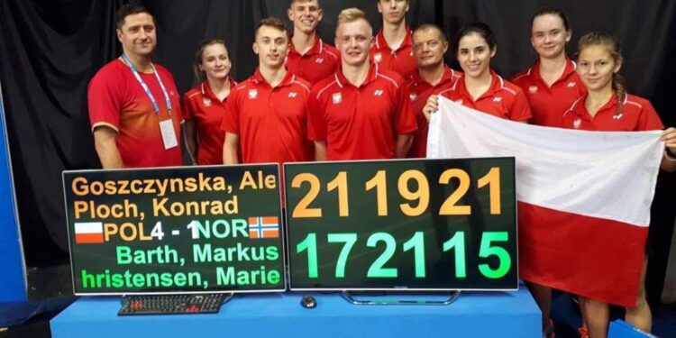 Kadra Polski podczas badmintonowych Mistrzostw Świat Juniorów rozgrywanych w Indonezji / Facebook PZBad