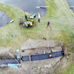 21.10.2017 Fałków. Stawy rybne. Przenoszenie karpia ze stawów do magazynów skąd będą odławiane przed świętami / Jarosław Kubalski / Radio Kielce