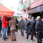 Kielce. Program Radia Kielce i TVP3 Kielce - problem bezpańskich zwierząt w jednym z bloków na osiedlu Czarnów / Krzysztof Bujnowicz / Radio Kielce