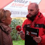 Kielce. Program Radia Kielce i TVP3 Kielce - problem bezpańskich zwierząt w jednym z bloków na osiedlu Czarnów. Na zdjęciu: Dagmara Mazurek-Głodowicz, kielecki Oddział Towarzystwa Opieki nad Zwierzętami w Polsce / Krzysztof Bujnowicz / Radio Kielce