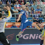 8. kolejka PGNiG Superligi Orlen Wisła Płock - PGE Vive Kielce. Valentin Ghionea / Krzysztof Bujnowicz / Radio Kielce