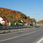 Złota polska w jesień w obiektywie słuchaczy Radia Kielce. Białogon, ulica Krakowska / Radio Kielce