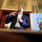 Tokarnia. Konferencja prasowa marszałka Adama Jarubasa dotycząca wykorzystania unijnych dotacji / Jarosław Kubalski / Radio Kielce